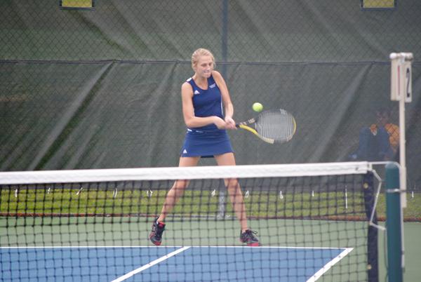 Carolyn Shetter, 14, has a chance for a major upset Sunday at No. 6 Denison. Photo by Charlie Magovern/The Campus