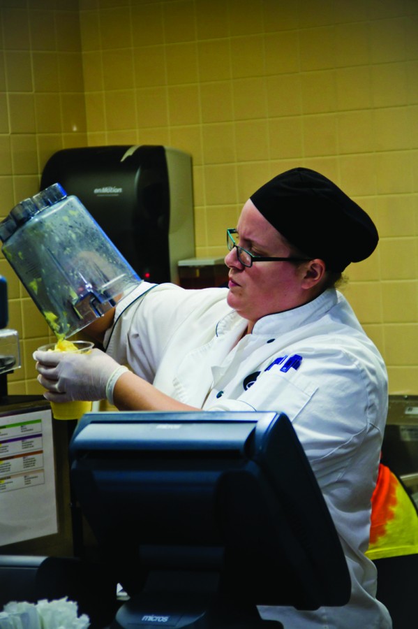 Head Chef Lori Chiodos prepares one of the smoothie blends she created for the new McKinley’s station. CODY MILLER/THE CAMPUS