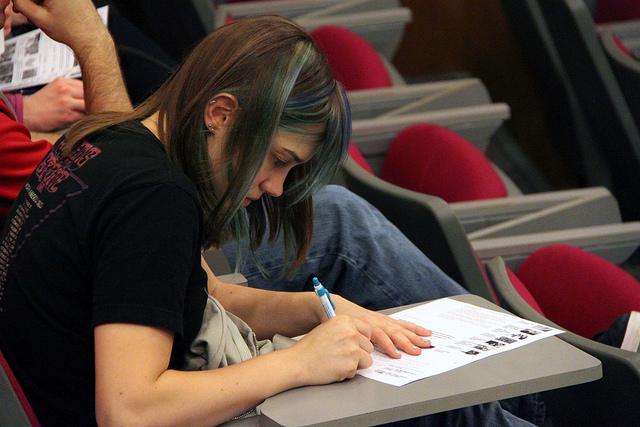 MEGHAN HAYMAN/THE CAMPUS
Laura Pellegrini, ‘17, wrote notes during the discussion on a hand out about the Delhi case on April 9, 2014.