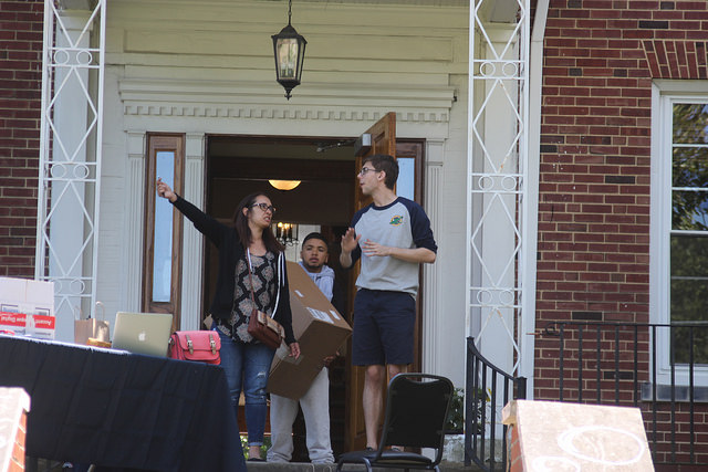 RA Trevor Drulia,  ’17, helps Aisha Resendez and Michael Resendez, family members of a first-year student, as they move in into the 585 House, formerly known as the Sigma Alpha Epsilon Fraternity house. The 585 House is currently being used as a all-female first-year dorm. 