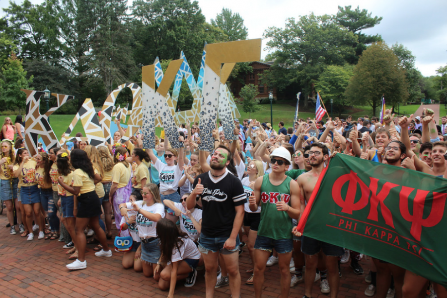 Members of the Allegheny College fraternity and sorority life community gather for a group photo after Fall Run Out Saturday, Sept. 15, 2018, in Brooks Circle. 