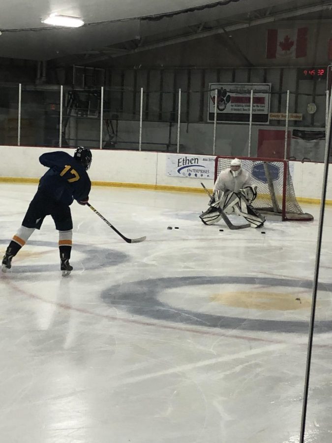 Brian+Beck%2C+%E2%80%9822%2C+takes+a+shot+against+Brady+Mosburger+%E2%80%9825+during+practice+on+Monday%2C+Oct.+11+at+the+Meadville+Area+Recreational+Center.