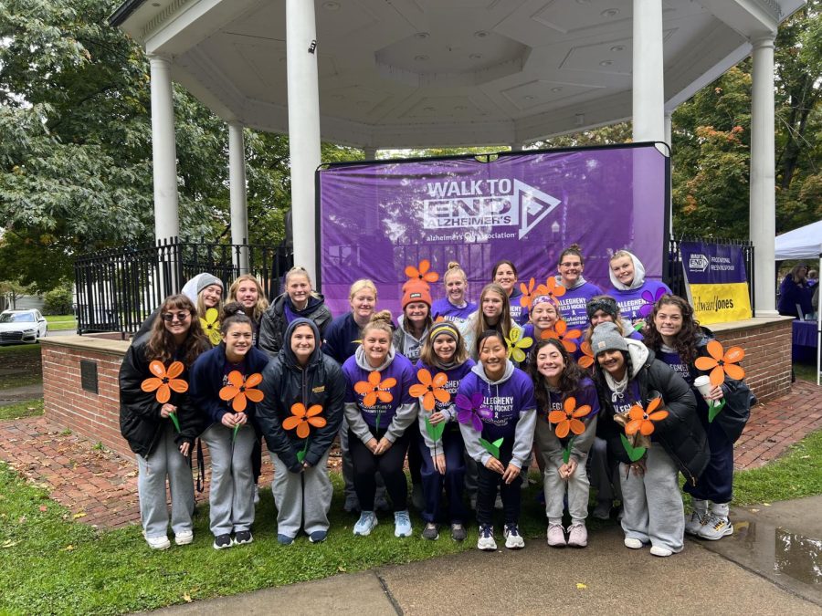 The Allegheny College women’s field hockey team attends the “March to End Alzheimer’s” at Diamond Park on Saturday, Oct. 11.