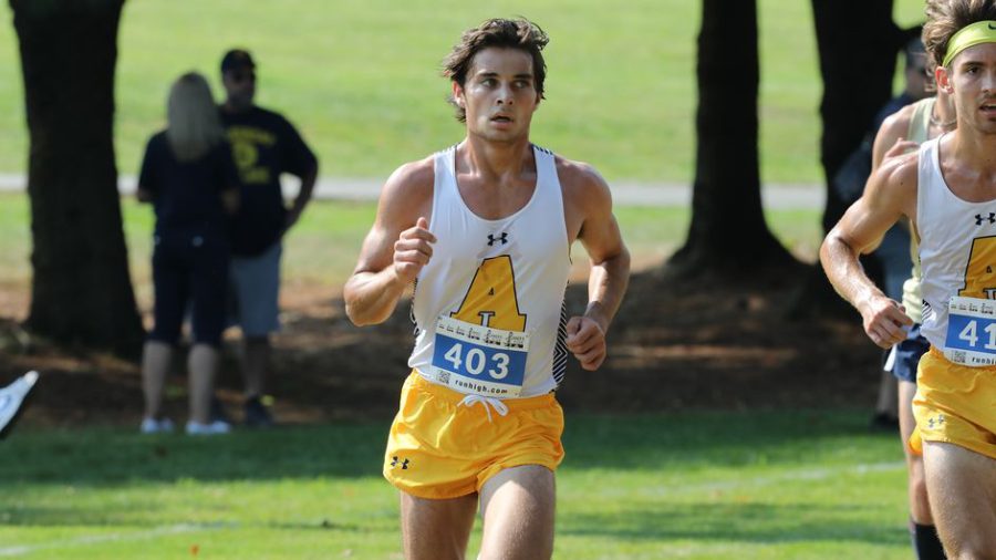 Caleb Freeman, ’25, running at the Conneticut College Invite. Freeman finished in 5th overall with a time of 26:29:4, and was the second Gator to cross the finish line.
