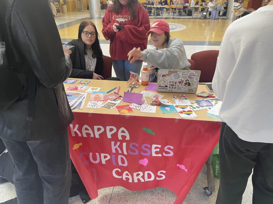 Kappa+crafts+valentines+for+fundraiser