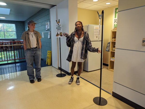 Food Recovery Network President London Dejarnette, ’24, (left) and Food Resource Coordinator Kaylan Parker, ’25, unveil the new Food Resource Center on the third floor of the campus center. The FRC houses a fridge, microwave and dry goods pantry and is open whenever the campus center is.