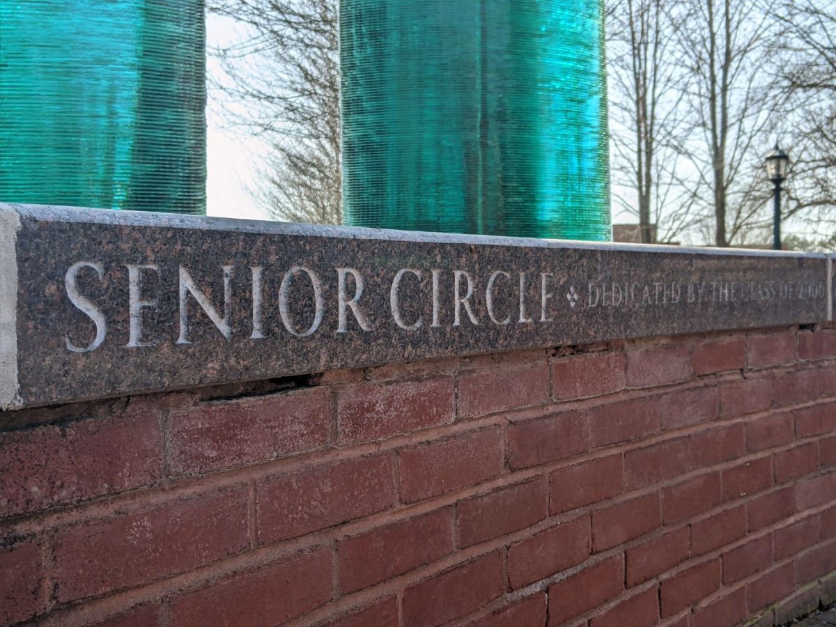 The+Senior+Circle%2C+located+between+Tippie+and+Montgomery+halls+and+next+to+Murray+Lawn%2C+memorializes+senior+class+gifts+donated+since+2000.