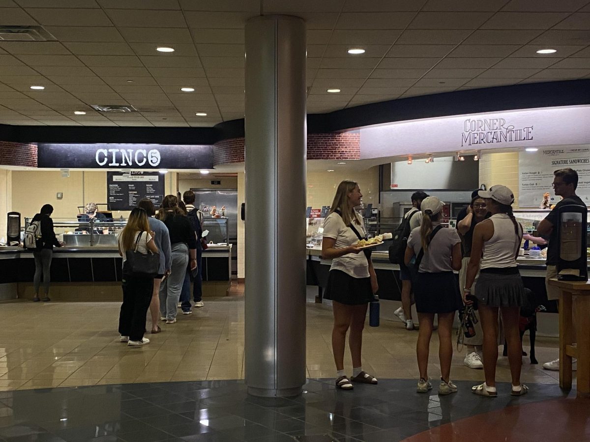 Students line up to order food in McKinley’s Dining Hall during dinnertime on Wednesday, Sept. 11. Parkhurst’s return means McKinley’s is now home to five new stations, including Bravo, which houses an everchanging menu cooked right in front of diners’ eyes. 