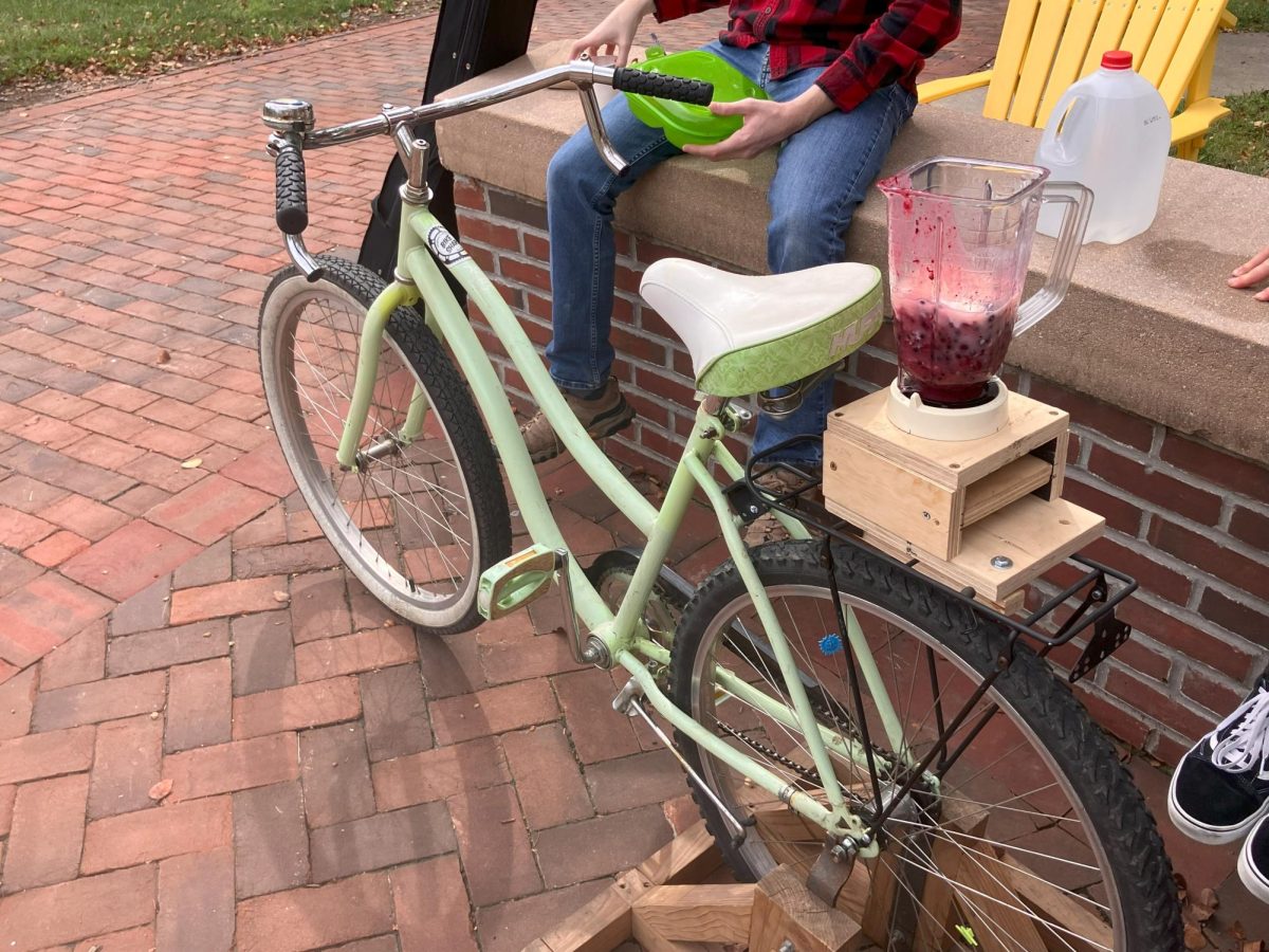 The Allegheny Bike Share’s smoothie bike awaits its next user in Brooks Circle on Saturday, Sept. 27.